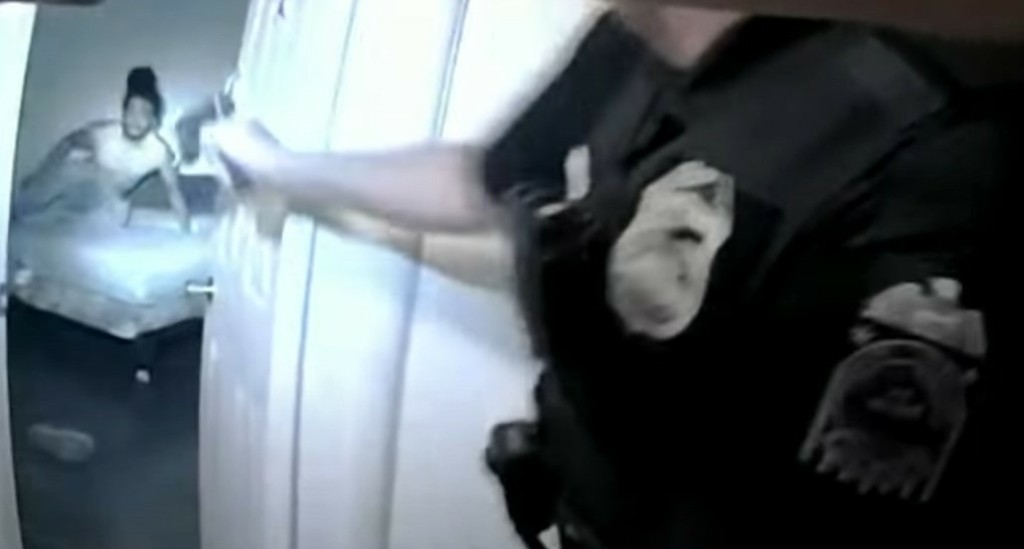 Αστυνομικοί στις ΗΠΑ δολοφόνησαν εν ψυχρώ  Αφροαμερικανό – Νόμιζαν πως το ηλεκτρονικό τσιγάρο είναι όπλο (vid)