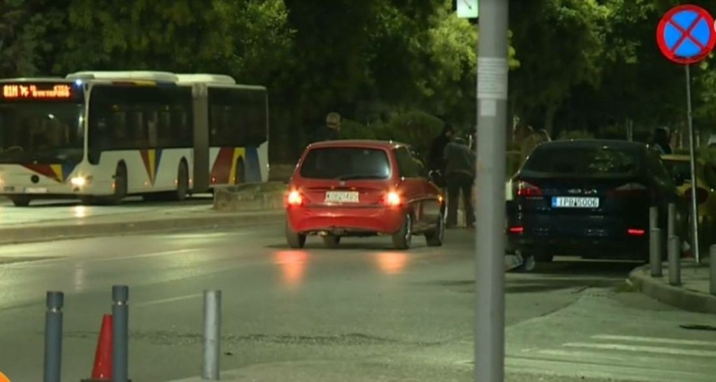 Οδηγός παρέσυρε και εγκατέλειψε πεζή σε ζωντανή μετάδοση – Αναστάτωση στον αέρα του “Καλημέρα Ελλάδα” (vid)