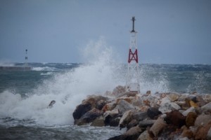 Καιρός σήμερα: Υποχωρεί η θερμοκρασία – Τοπικές βροχές και ισχυροί βοριάδες
