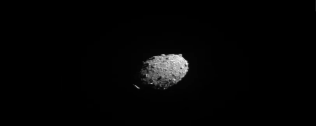 Τα διαστημικά τηλεσκόπια Webb και Hubble φωτογράφισαν ταυτόχρονα τον “βομβαρδισμό” του αστεροειδούς Δίμορφου (vid)