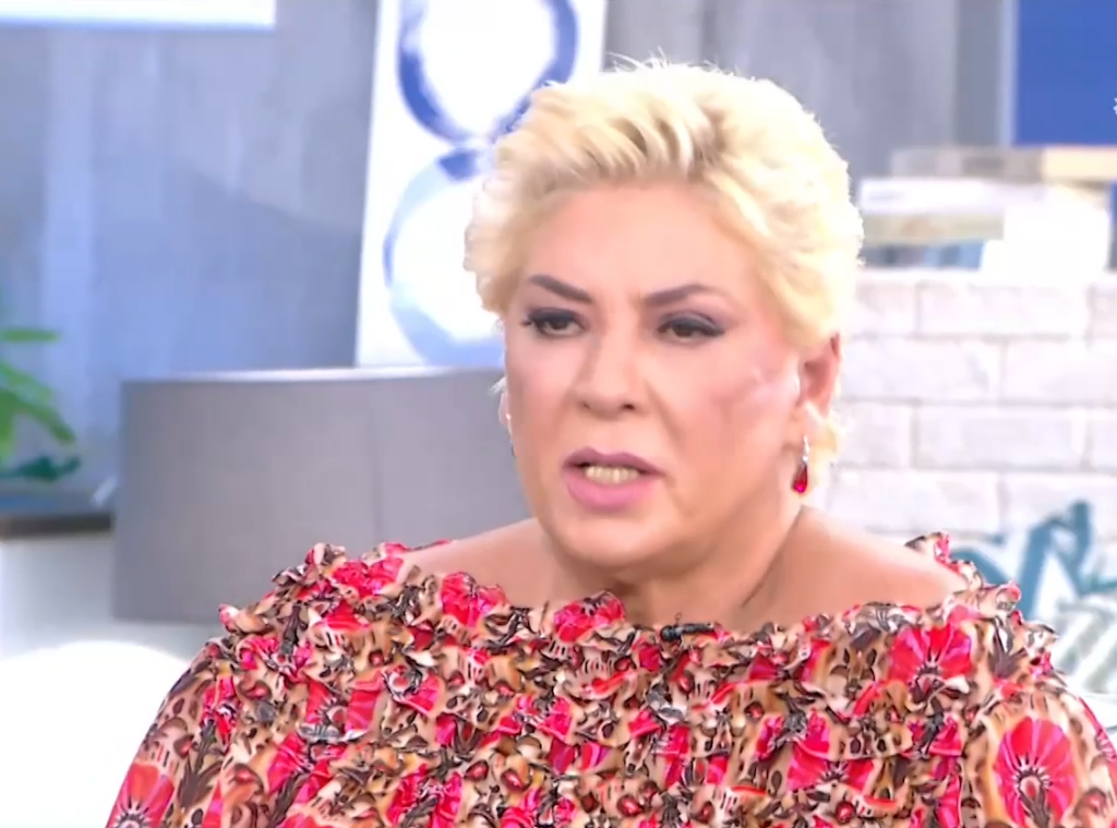 “Η μισή σύνταξη έχει κοπεί γιατί την παίρνει η γνωστή κόρη Σουηδέζα” – Αποκαλύψεις της Δήμητρας Λιάνη (vid)