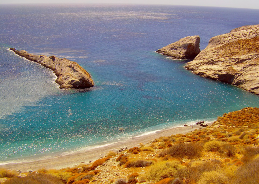 Βρέθηκαν μετανάστες παρατημένοι στη Φολέγανδρο – Ήταν σε διάφορες παραλίες στα νότια (pics)