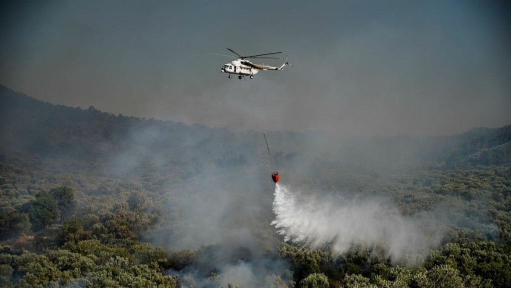 Πυρκαγιά στον Αυλώνα Λέσβου – Σηκώθηκαν 6 εναέρια μέσα