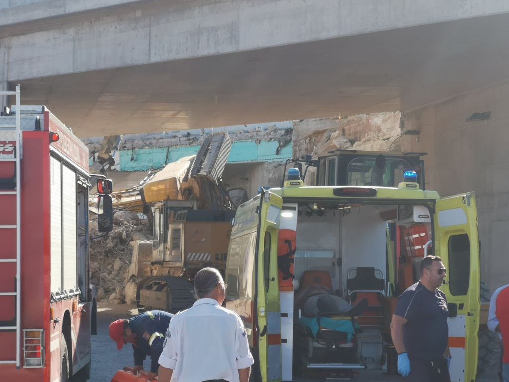 Σοβαρό ατύχημα σε υπό συντήρηση γέφυρα στα Μέγαρα – Τραυματίστηκαν δύο εργαζόμενοι (pics)
