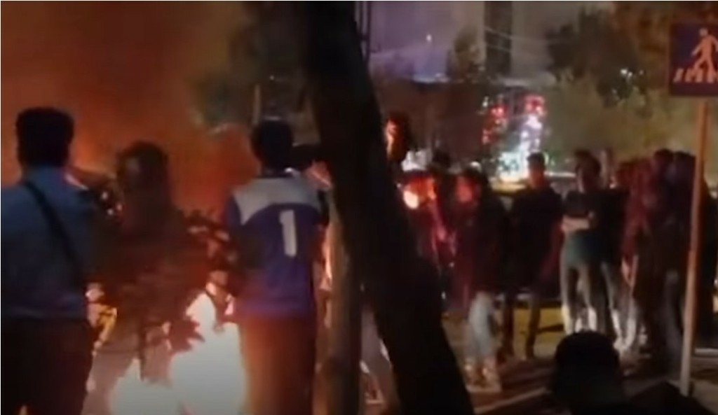 Η μάχη κατά της μαντίλας γίνεται και εκτός Ιράν – Ο πρόεδρος του ακύρωσε συνέντευξη επειδή δημοσιογράφος αρνήθηκε να τη φορέσει