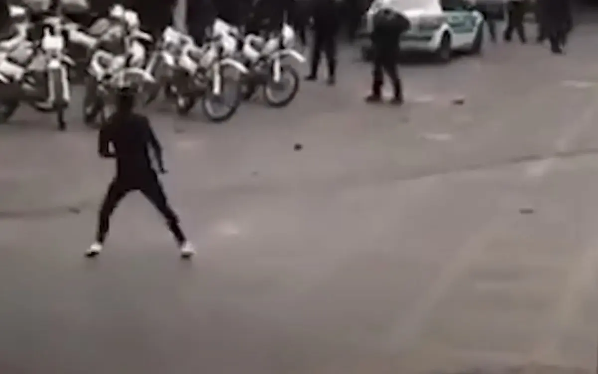 Η οργή του κόσμου συνεχίζει να κατακλύζει τους δρόμους του Ιράν – Περισσότερες από 1.200 συλλήψεις (vids)