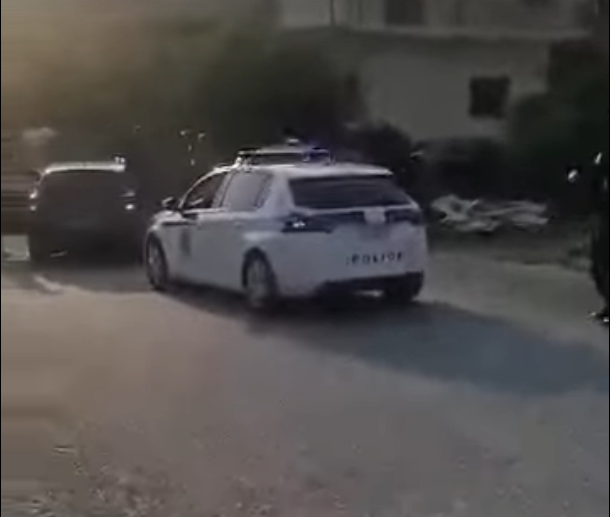 Απίστευτη καταδίωξη στη Θεσσαλονίκη – Έσπασε τις μπάρες σε δύο σταθμούς διοδίων για να μην συλληφθεί (vid)
