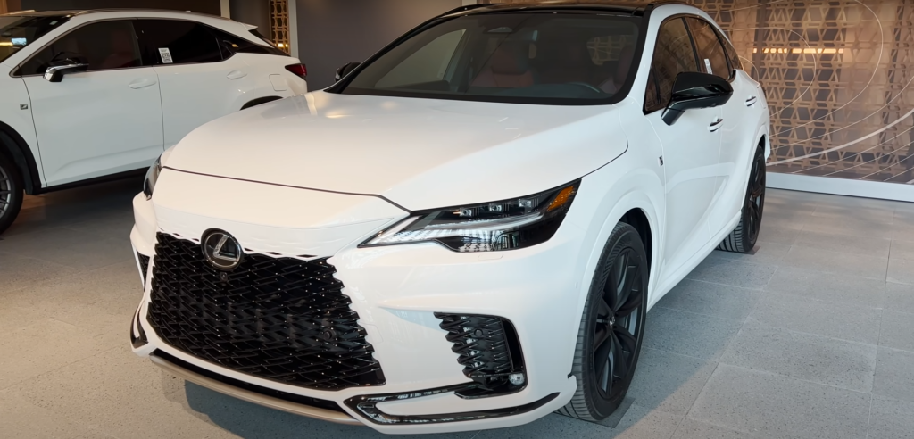 Το πολυτελές Lexus RX  προσφέρει όλες τις ανέσεις των επιβατών – Μπορείς θερμάνεις το όχημα μέσω app