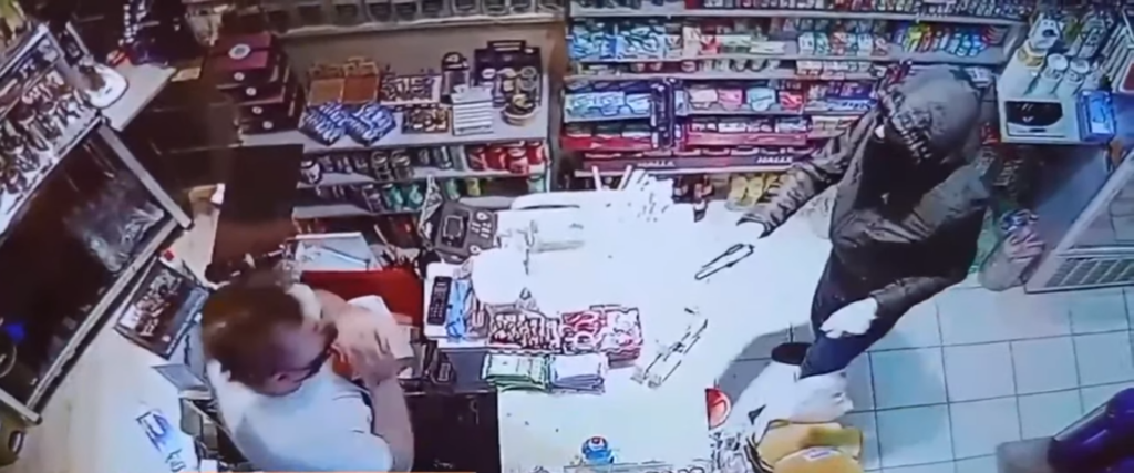 Ισόβια στον 28χρονο που σκότωσε τον 44χρονο Μάριο στο ψιλικατζίδικο στη Θεσσαλονίκη – Οι ισχυρισμοί του δολοφόνου δεν έπεισαν