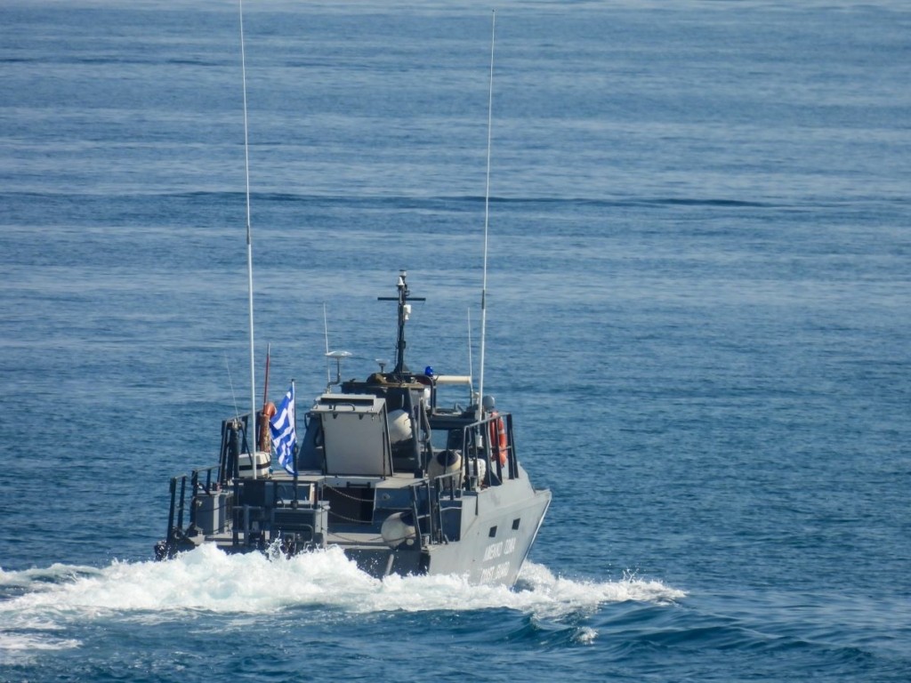 Συναγερμός στο Λιμενικό – Πλοίο με σημαία Κομορών δεν σταμάτησε για έλεγχο – Καταδίωξη και προειδοποιητικές βολές