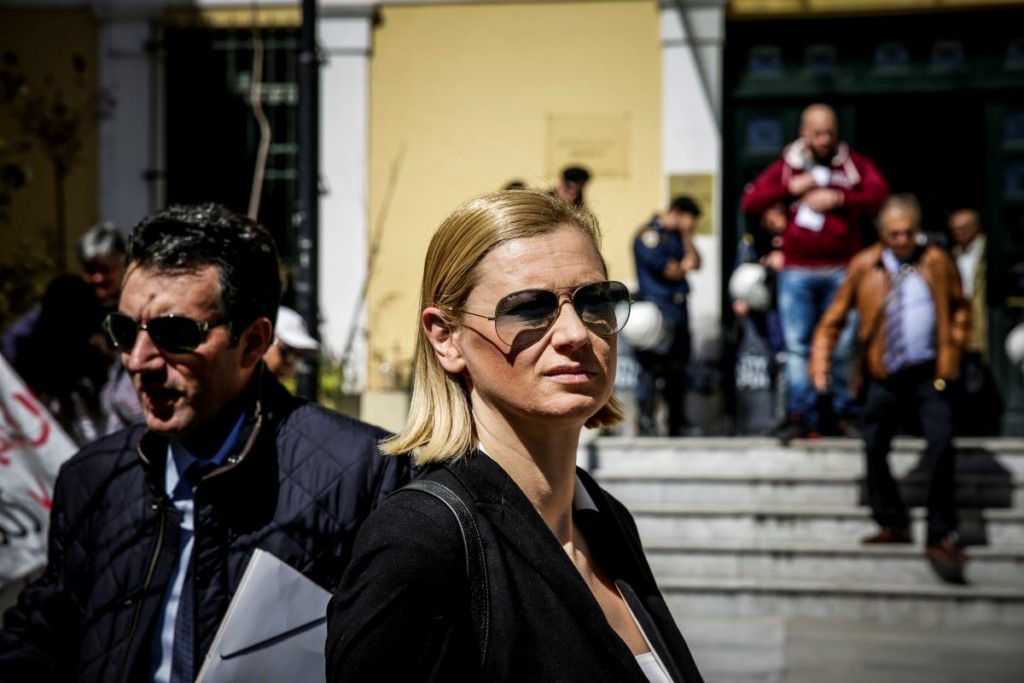 Σε παροξυσμό η Ραχήλ Μακρή για την υποδοχή Μαρσέλο – “Χοροπηδούσαν σαν μαϊμούδες για έναν κλοτσοτοπιό”