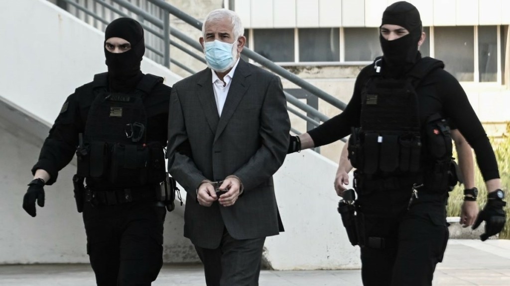 Νέα ένταση και διακοπή στη δίκη Φιλιππίδη – Έβγαλε λαχεία από την τσέπη του και τα πετούσε στην υπεράσπιση ο Μπιμπίλας