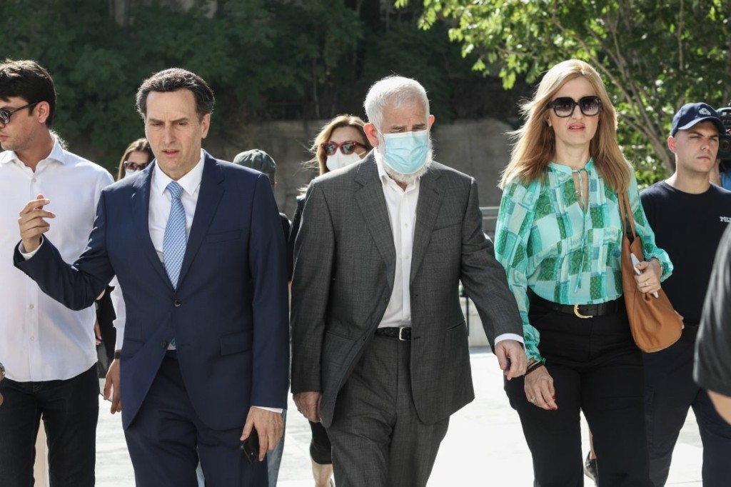 Ένταση και διακοπή στη δίκη του Πέτρου Φιλιππίδη – Έξαλλη η Ελπίδα Νίνου αποκαλεί “ψεύτη” τον Μπιμπίλα
