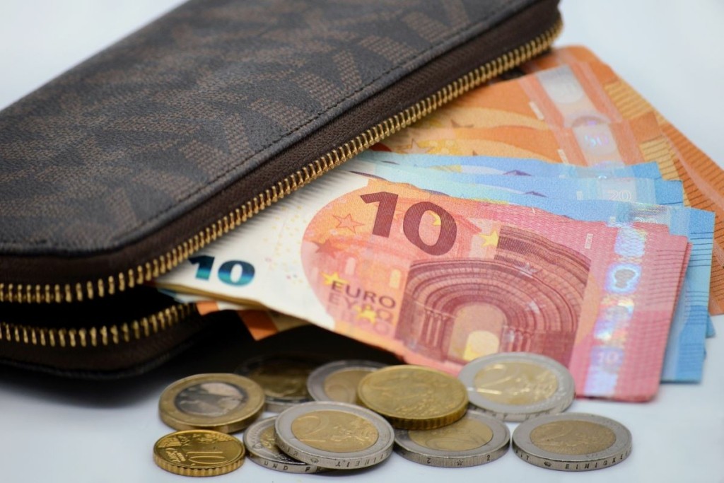 Πληθωρισμός: Πτώση στο 2,5% για τον Φεβρουάριο – Σε ποια προϊόντα καταγράφονται ανατιμήσεις