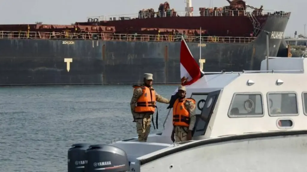 Η αύξηση των τελών διέλευσης σε Βόσπορο και Σουέζ φέρνει “εκρηκτικές” ανατιμήσεις στην Ευρώπη