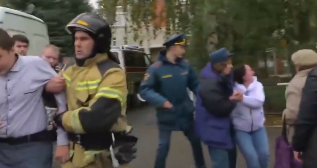 Τουλάχιστον 13 νεκροί, ανάμεσά τους και πέντε παιδιά από το μακελειό σε σχολείο στη Ρωσία  (ΠΟΛΥ ΣΚΛΗΡΕΣ ΕΙΚΟΝΕΣ)