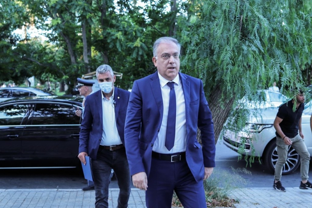 Η τρομοκρατική οργάνωση “Α*” ανέλαβε την ευθύνη της επίθεσης στο γραφείο του Τάκη Θεοδωρικάκου
