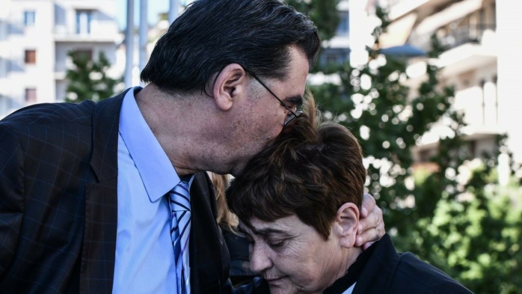 Ξεσπούν κατά του Μητροπολίτη Δωδώνης οι γονείς της Ελένης Τοπαλούδη – “Τα ράσα δεν κάνουν τον παπά”