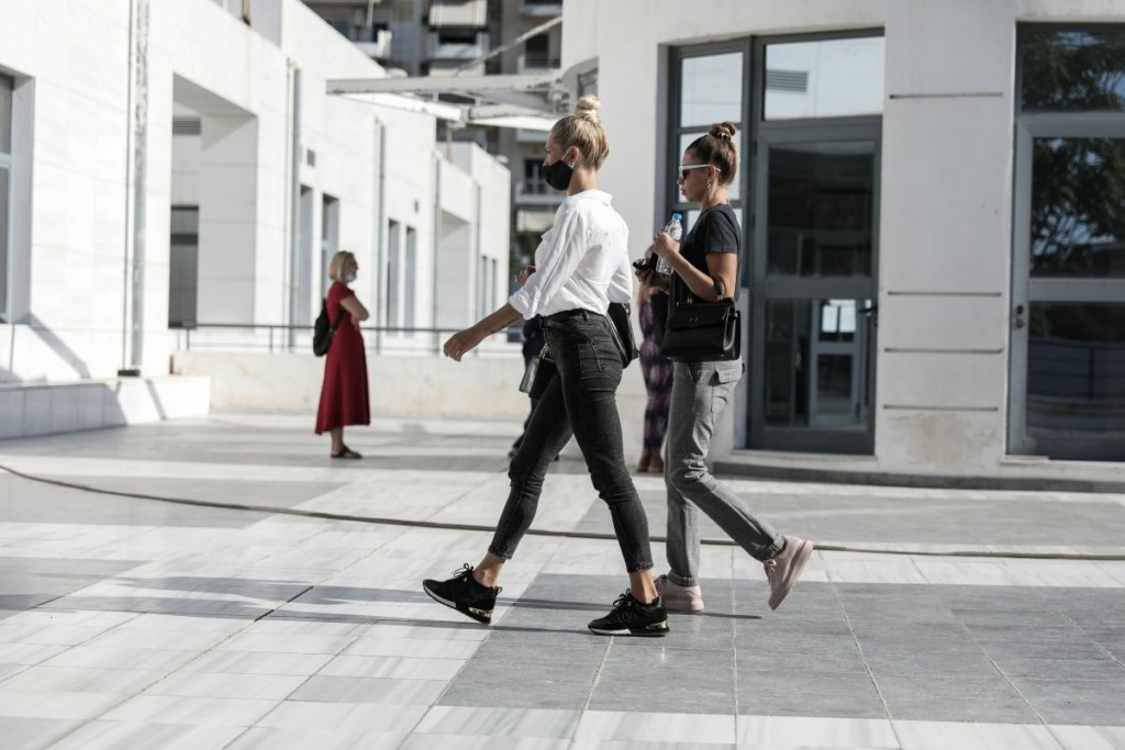 “Λύγισε” στη δίκη για τη δολοφονία του Γιάννη Μακρή η Βικτώρια Καρύδα – “Προσπαθούσε να σωθεί και τον πυροβολούσαν ξανά και ξανά”