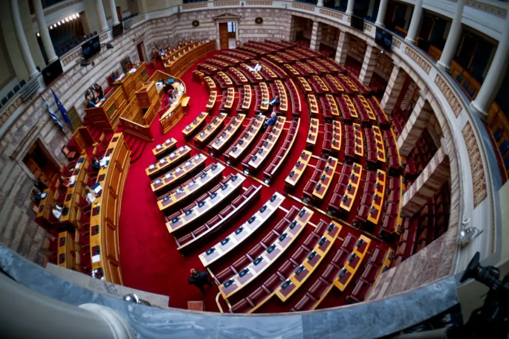 “Πέρασε” το νομοσχέδιο για τις αλλαγές της ΕΥΠ – Τι προβλέπουν οι νομοτεχνικές βελτιώσεις