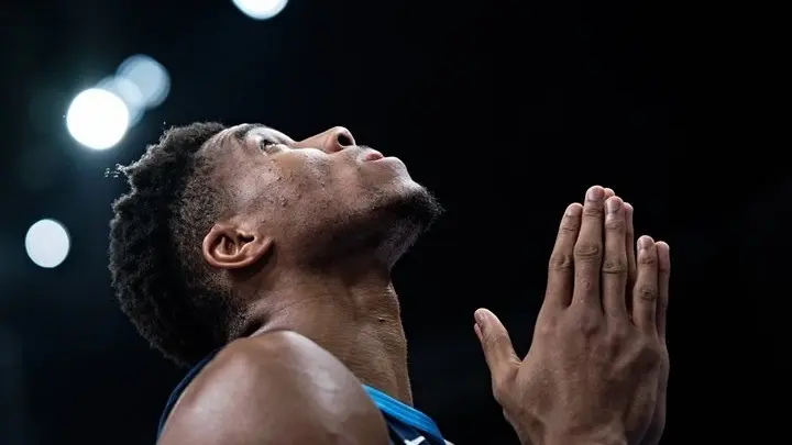 Η πρώτη ανάρτηση του “Greek Freak” μετά την πικρή ήττα της Εθνικής στο Eυρωμπάσκετ – Tα δάκρυα του Θανάση (vids)