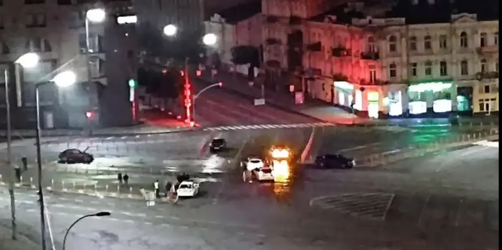 Τα πρώτα λεπτά μετά το τροχαίο με τον Ζελένσκι – Αναίσθητος στο δρόμο ο άλλος οδηγός (vid)