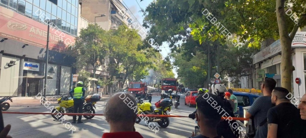 Πανικός στην Αχαρνών – Έκρηξη σε κατάστημα με φιάλες υγραερίου – Ένας τραυματίας (pics&vid)