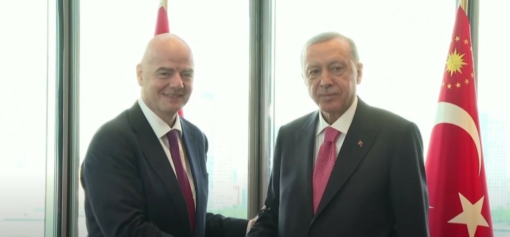 Το ποδοσφαιρικό δώρο του προέδρου της FIFA στον Ερντογάν (vid)