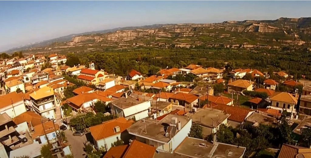 Στα δύο έχει χωριστεί το Χελιδόνι Ηλείας – Η προτομή αντιστασιακού που διχάζει τους πάντες (pic&vid)
