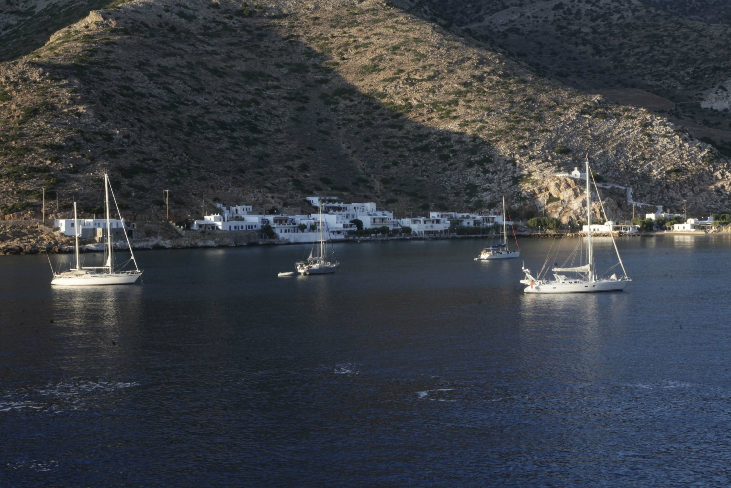 “Viva la feta” – Η βελγική εκπομπή που εξυμνεί τη Σίφνο (pics&vid)