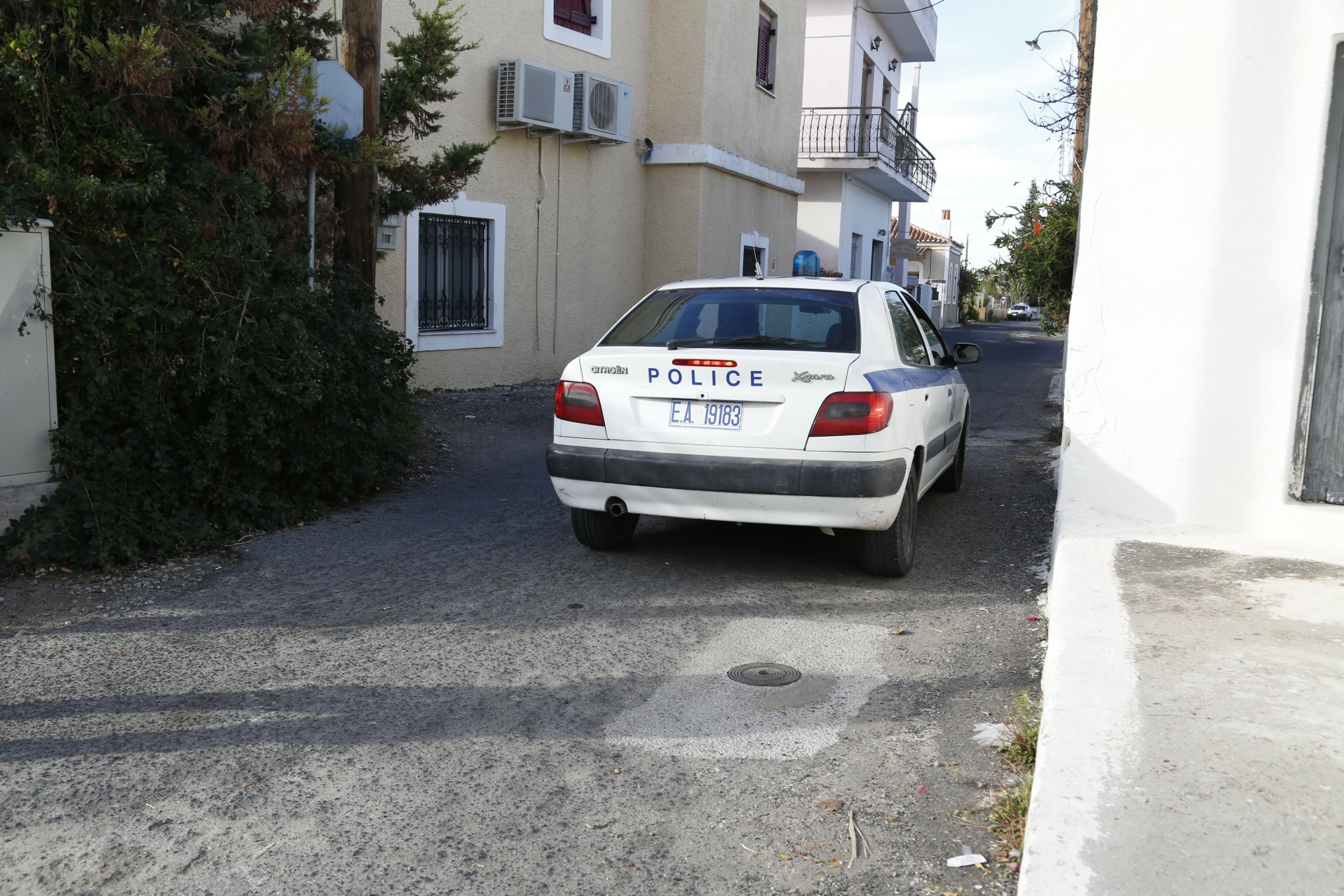 Στα χέρια της ΕΛ.ΑΣ. οι δράστες του άγριου ξυλοδαρμού γνωστής ξενοδόχου και του γιου της στην Αίγινα