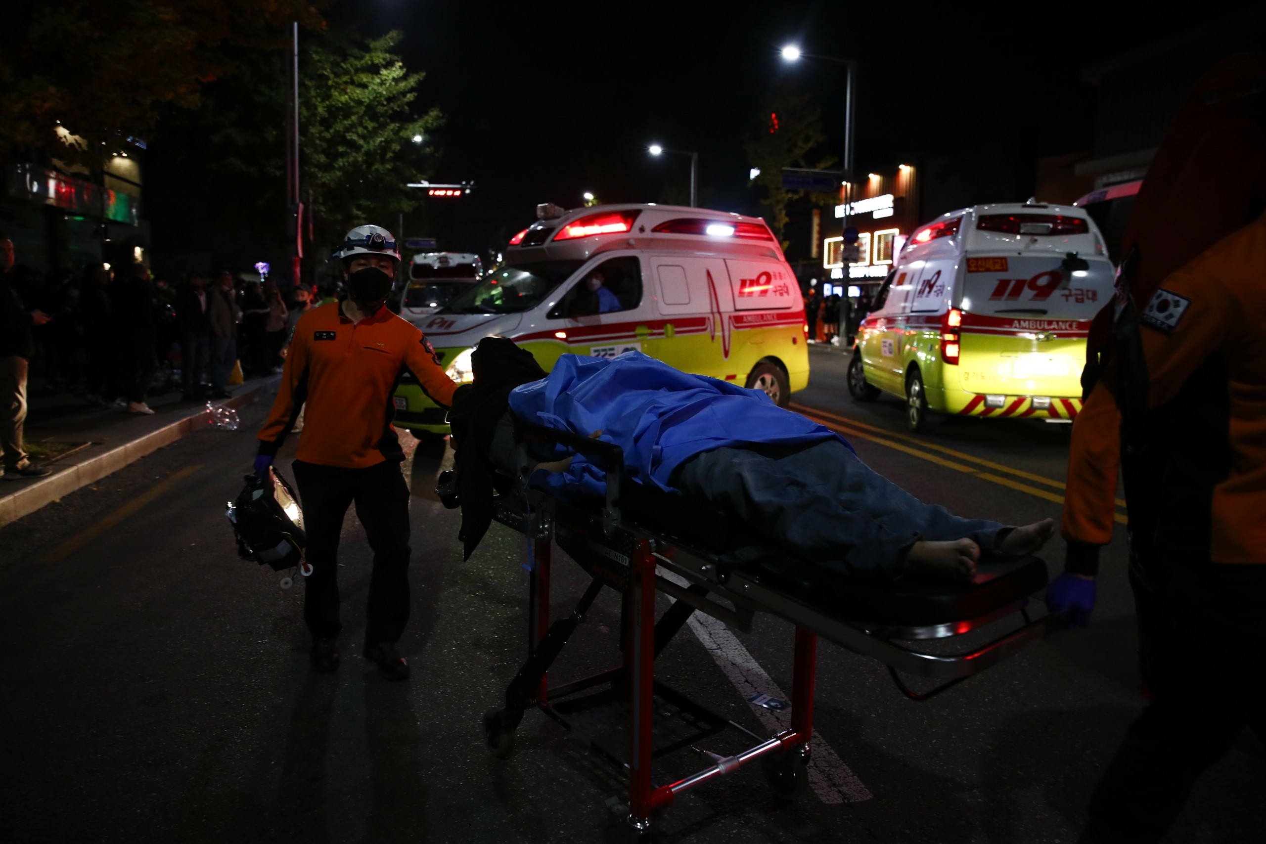 Η γιορτή για το Halloween στη Σεούλ βάφτηκε με αίμα – Ξεπέρασαν τους 150 οι νεκροί – “Ήταν σαν ομαδικός τάφος” (vids)