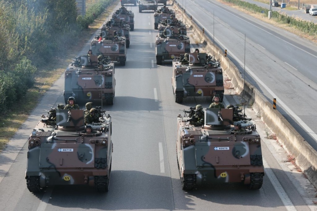 Όλα έτοιμα για τη μεγαλειώδη στρατιωτική παρέλαση στη Θεσσαλονίκη – Rafale, Marder και το θρυλικό αεροσκάφος Spitfire τραβούν τα βλέμματα