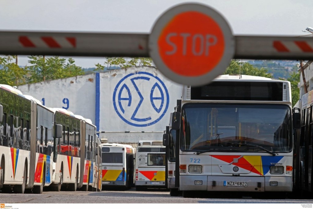 Άνδρας “σήκωσε χέρι” μέσα σε λεωφορείο της Θεσσαλονίκης σε γυναίκα που κρατούσε το παιδί της αγκαλιά