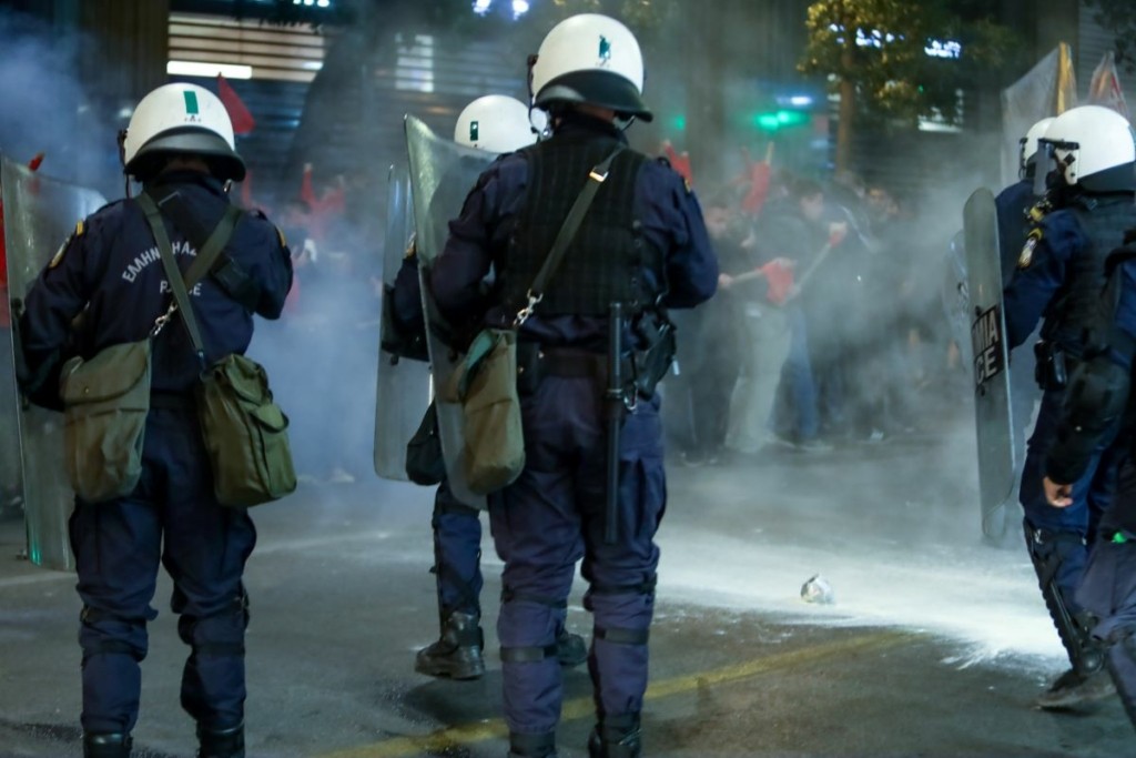 Εντάσεις κατά τη διάρκεια της διαδήλωσης για την ενεργειακή κρίση στο κέντρο της Αθήνας (pics)