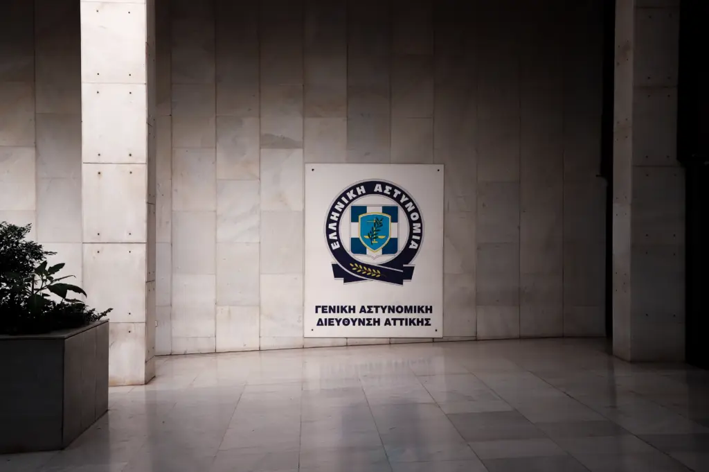 Περιστέρι: Ανθρωποκυνηγητό για τον εντοπισμό του μαυροφορεμένου άνδρα που άνοιξε πυρ μπροστά σε παιδιά