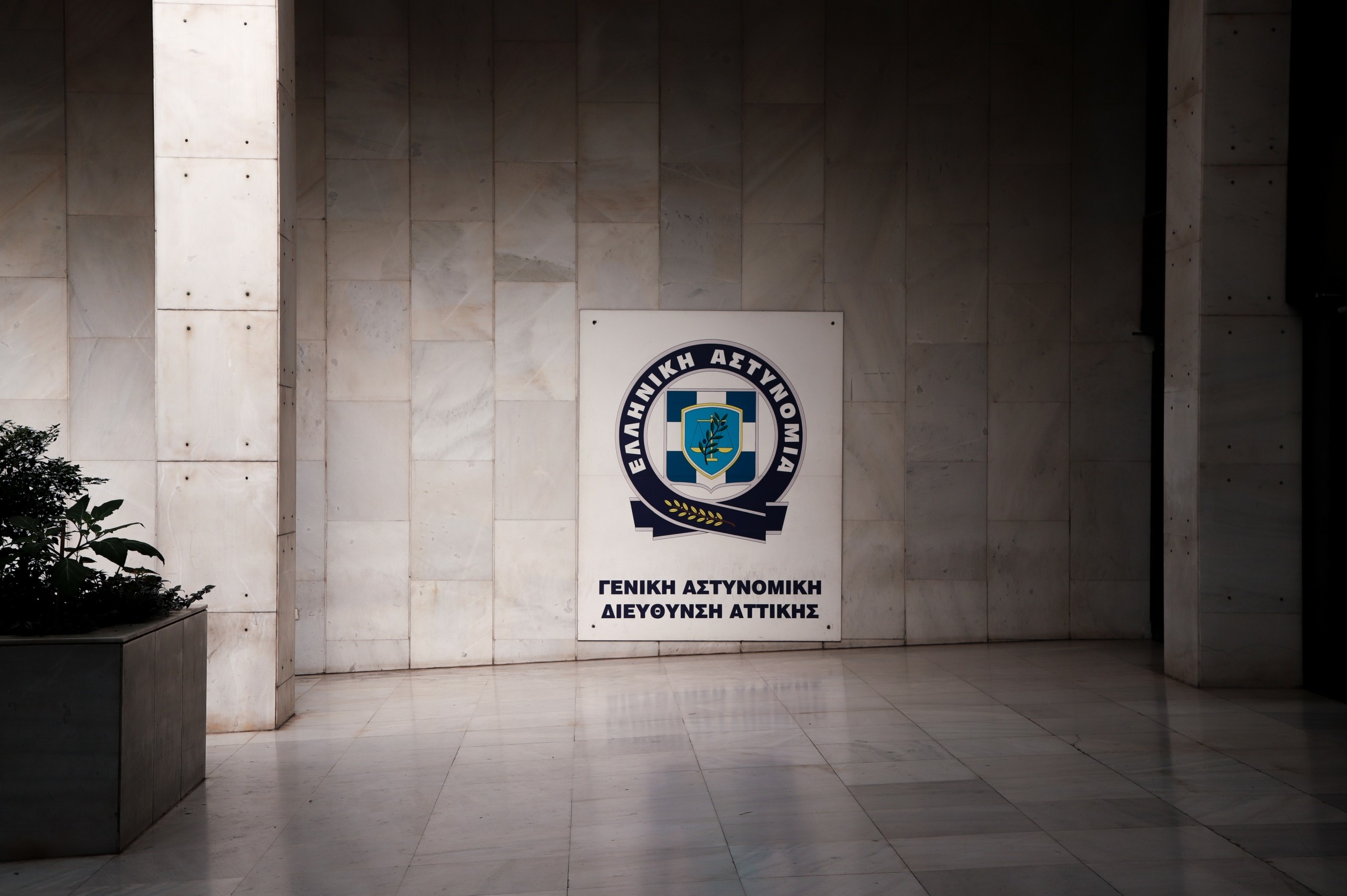 ΓΑΔΑ: «Δεν κατάλαβα ακριβώς τι έγινε» – Τα πρώτα λόγια του αστυνομικού που αυτοπυροβολήθηκε