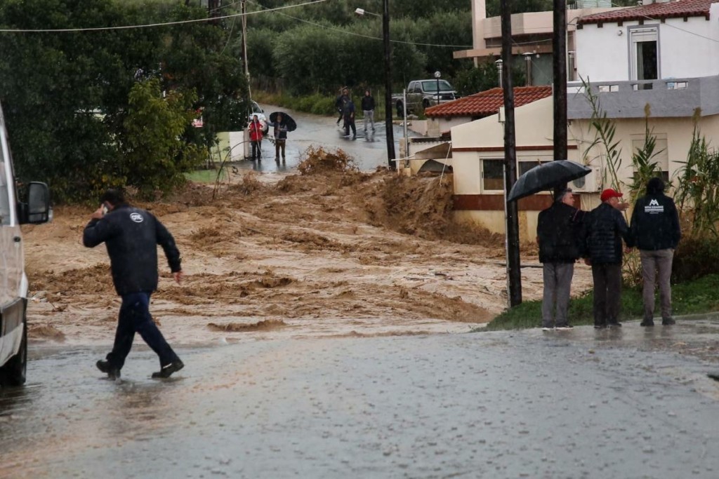Μήνυμα από το 112 σε Κρήτη, Σάμο και Δωδεκάνησα – “Περιορίστε τις μετακινήσεις” – Πού “χτυπά” η κακοκαιρία GAIA