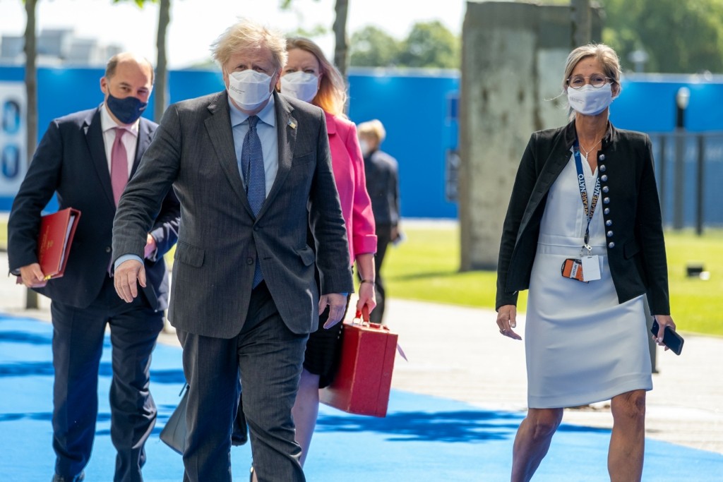 “Bojo: Επιστρέφω” – Ο Μπόρις Τζόνσον άρον άρον στη Βρετανία για την κούρσα της πρωθυπουργίας