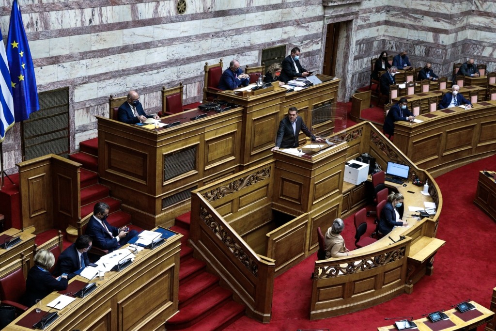 Σκληρή αντιπαράθεση Μητσοτάκη και Τσίπρα στη Βουλή με φόντο την ακρίβεια – Τι θα πουν