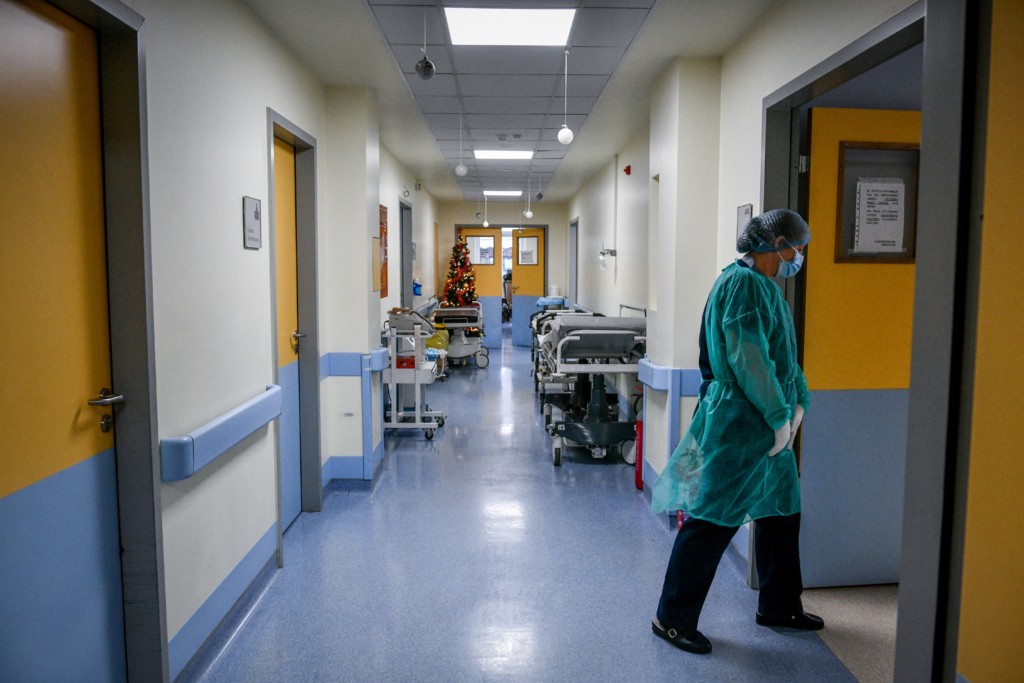 Οι επιστήμονες προειδοποιούν για αύξηση των νοσηλειών από κορονοϊό – “Τα δύσκολα είναι μπροστά μας”
