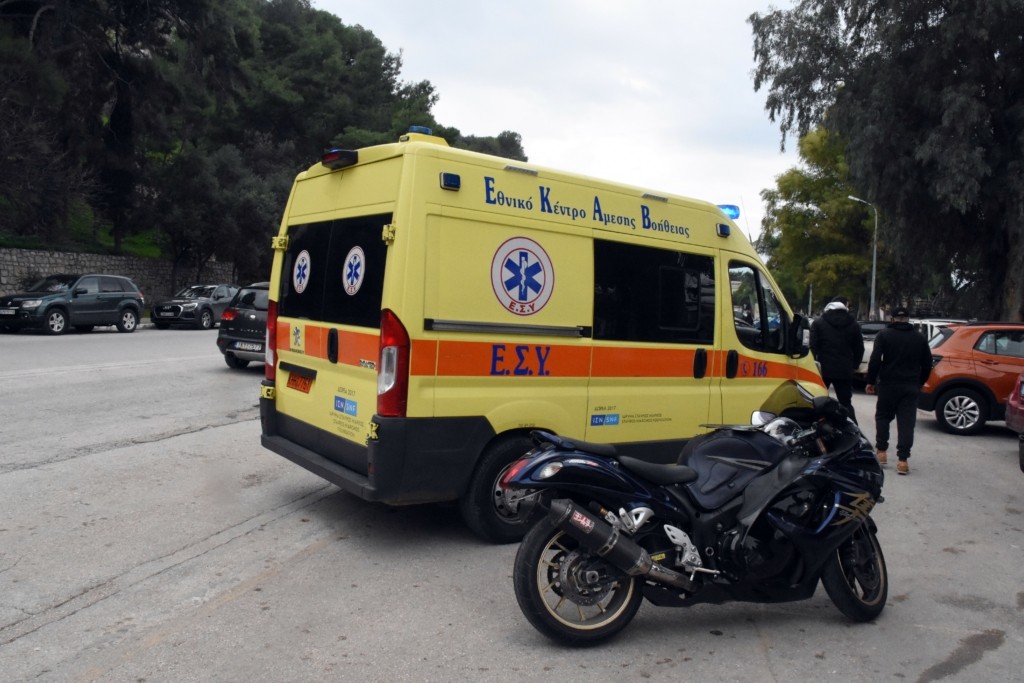 Θανατηφόρο τροχαίο στα Φιλιατρά – Νεκρός 27χρονος συνεπιβάτης μηχανής που προσέκρουσε σε μπετονιέρα (pic)