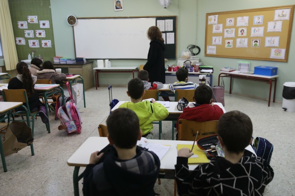 Παρίστανε εκπρόσωπο Ειδικού Σχολείου Κωφών στην Πάτρα και ξεγελούσε καταστηματάρχες (pic)