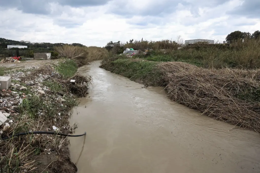 Ένας νεκρός από την κακοκαιρία στο Ηράκλειο Κρήτης – Εγκλωβίστηκε στο ΙΧ του – Πληροφορίες για 2 αγνοούμενους (pics&vid)