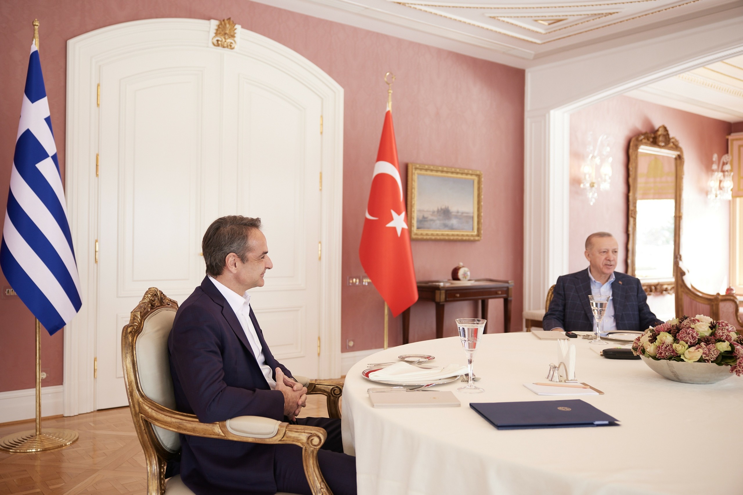 “Ο Μητσοτάκης μιλά ως σερίφης πολιτείας άλλων χωρών” – Νέο προκλητικό ξέσπασμα από Τσελίκ (vid)