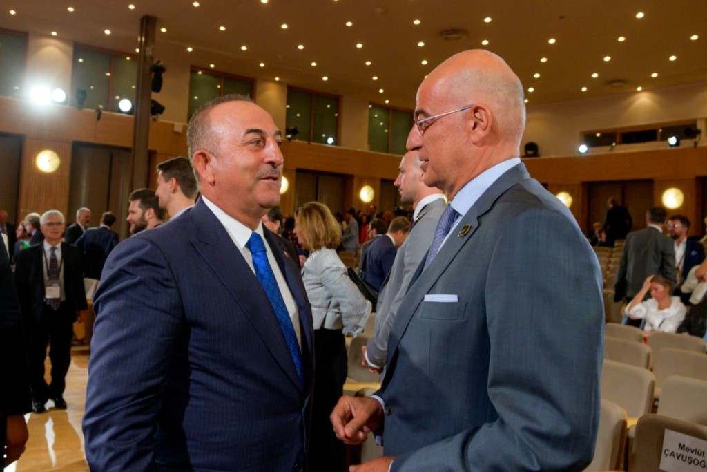 Επικοινωνία Δένδια με Τσαβούσογλου – “Η Ελλάδα στο πλευρό της Τουρκίας μετά την τραγωδία με τον σεισμό”