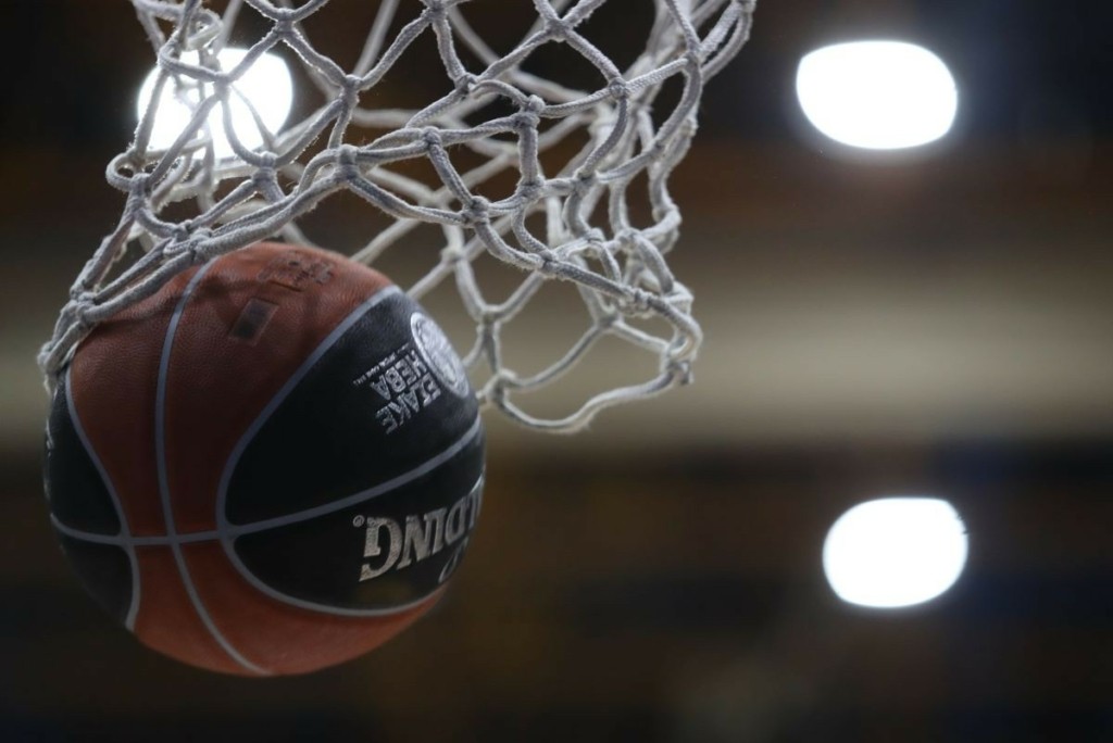 “Πάγωσε” ο κόσμος του NBA – Παίκτης των πρωταθλητών Γουόριορς “ξάπλωσε” συμπαίκτη του στο πάτωμα (vid)