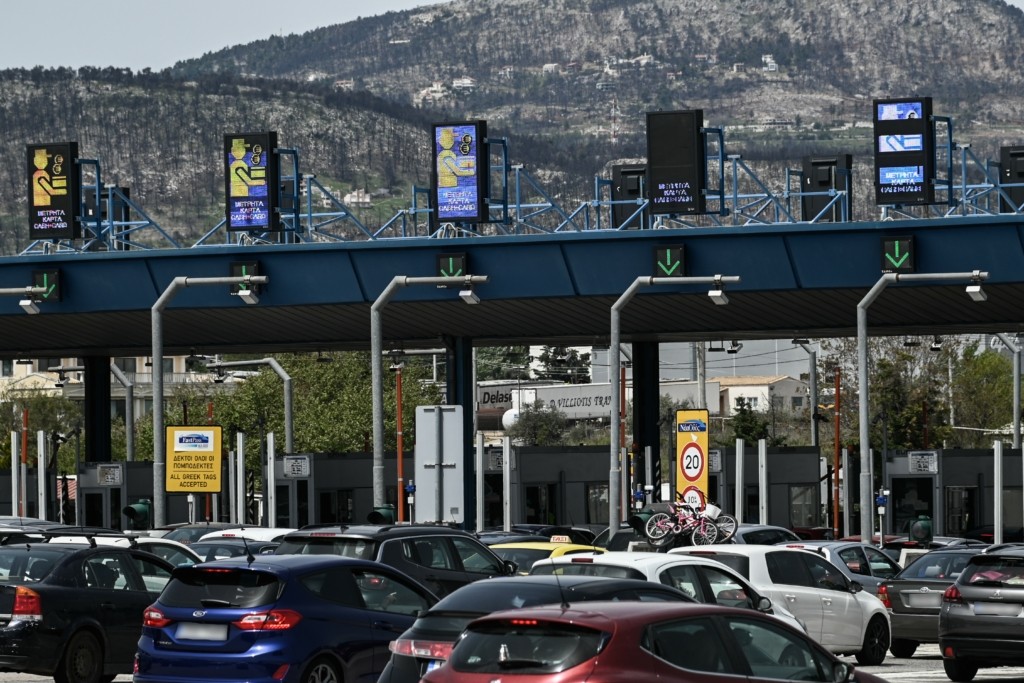 Κίνηση ΤΩΡΑ – Η επιστροφή των εκδρομέων προκαλεί συμφόρηση στις Εθνικές Οδούς