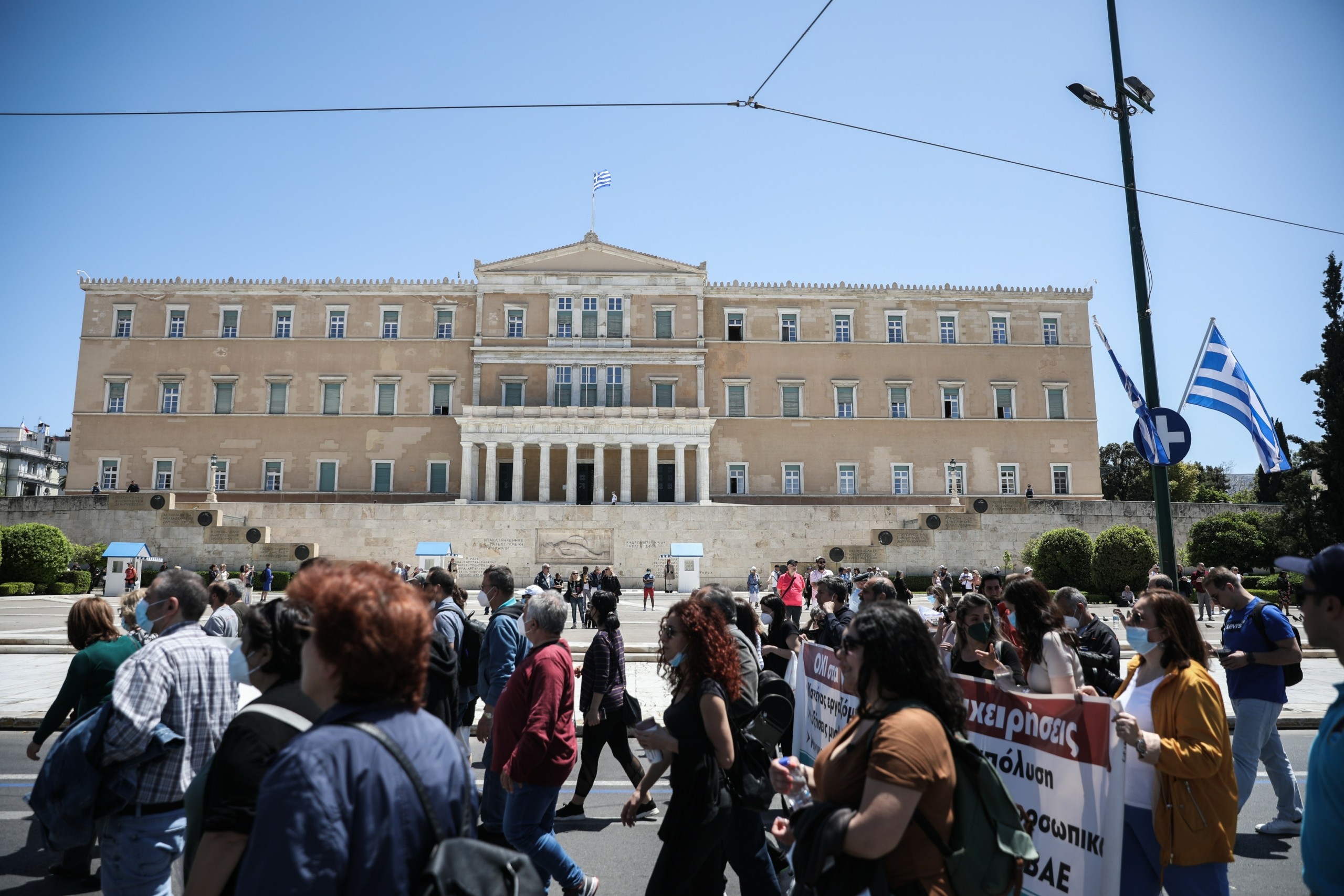 “Ίσως μέσα στον Οκτώβριο η λύση στο πρόβλημα των ανεμβολίαστων υγειονομικών”, λέει ο Πλεύρης (vid)
