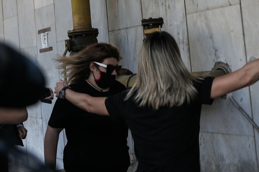 Η Δήμητρα Πισπιρίγκου “έκαψε” τη Ρούλα – Τα σημάδια που “δεν είχε δει” στην Ίριδα (vids)